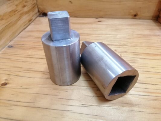 โรงกลึง ออกแบบชิ้นงาน รับทำCNC อะไหล่เครื่องจักรอุตสาหกรรม บล็อกไขสี่เหลี่ยม ตามแบบ ของ พิภพภัทร