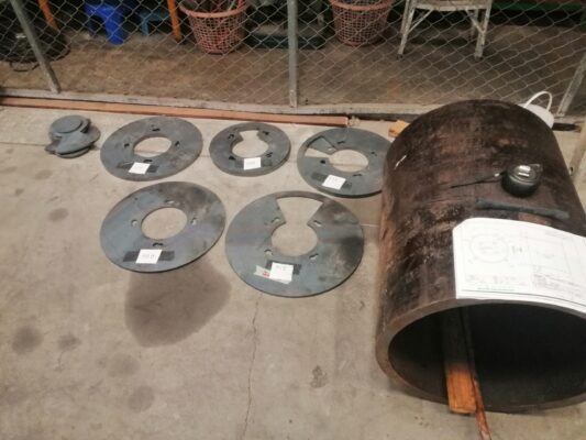 โรงกลึง ออกแบบชิ้นงาน รับทำCNC อะไหล่เครื่องจักรอุตสาหกรรม อะหลั่ย เหล็ก ฝาถังเหล็ก ตามแบบ ของ พิภพภัทร